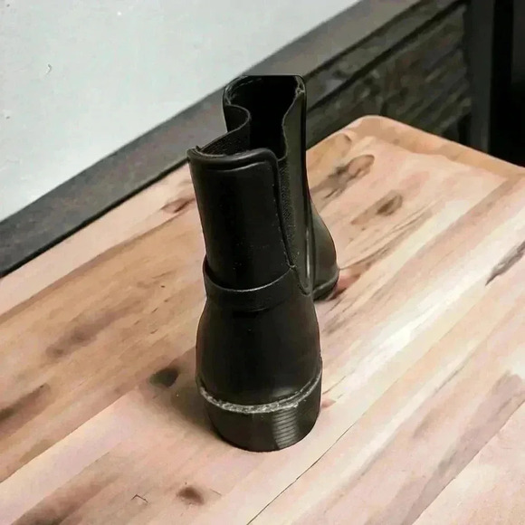 Bernardo women’s black rain boots size 6M.  Excellent condition. - Picture 5 of 6